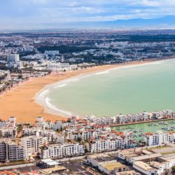 Agadir est une ville du sud-ouest du Maroc, située sur la côte atlantique, dans la région du Souss-Massa.