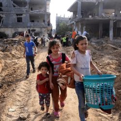 La France n’est « pas en faveur de la suspension de l’aide qui bénéficie directement aux populations palestiniennes », a indiqué mardi 10 octobre le ministère des Affaires étrangères, ajoutant qu’elle l’avait « fait savoir à la commission Européenne ».