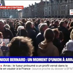 Le 15 octobre 2023, la ville d’Arras a rendu hommage à Dominique Bernard, le professeur de français assassiné trois jours plus tôt dans le lycée Gambetta.