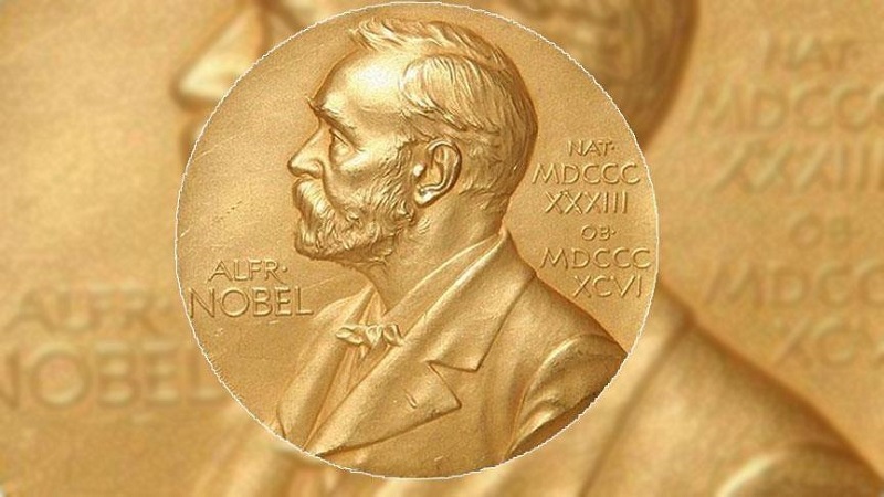 Le Nobel de physique 2023 a été décerné à un trio composé de Pierre Agostini (France), Ferenc Krausz (Hongrie/Autriche) et Anne L’Huillier (France/Suède) pour leurs travaux sur le déplacement des électrons à l’intérieur des atomes et des molécules