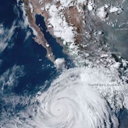 L’ouragan Otis est un phénomène météorologique extrême qui a frappé le Mexique le 25 octobre 2023. Il s’agit du premier ouragan de catégorie 5 à toucher terre dans ce pays depuis Patricia en 2015.