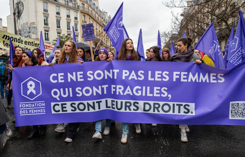 Manifestations à Paris pour les droits des femmes