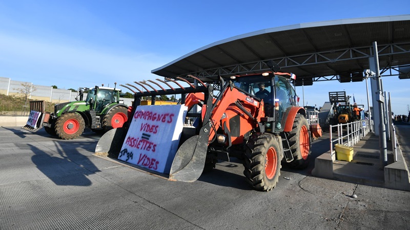 Nouvelles actions ce vendredi 8 mars des agriculteurs et des viticulteurs de la Coordination rurale de l’Hérault.
