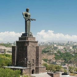 L’Arménie, pays millénaire au carrefour de l’Europe et de l’Asie, sera mise à l’honneur en France en 2024, à l’occasion de plusieurs événements culturels et commémoratifs.