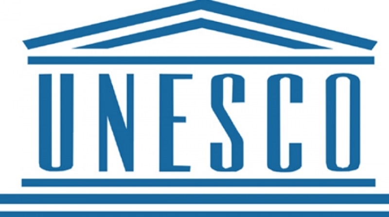 L’UNESCO est une organisation internationale qui fait partie de l’ONU. Son nom signifie Organisation des Nations Unies pour l’éducation, la science et la culture.
