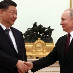 Le président russe Vladimir Poutine a entamé mardi une visite officielle en Chine, son premier déplacement dans une grande puissance mondiale depuis le début de l’invasion de l’Ukraine en février 2022.