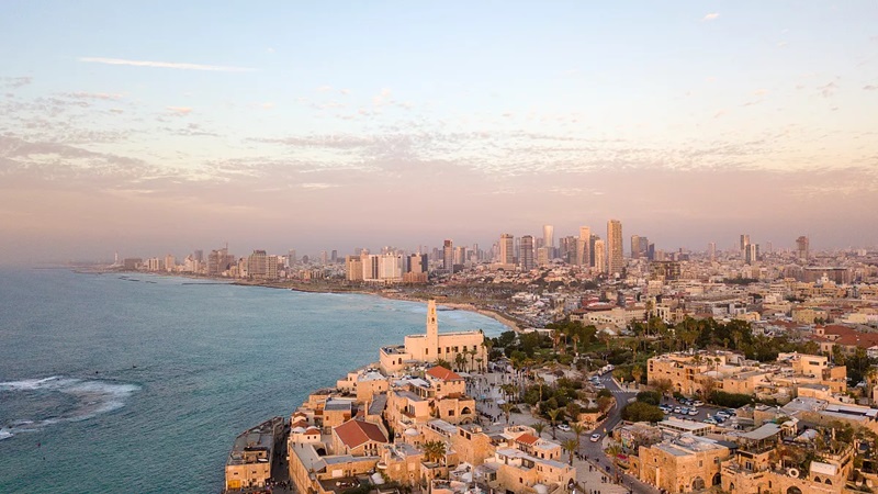 Israël est un pays situé au Moyen-Orient, bordé par la Méditerranée, le Liban, la Syrie, la Jordanie, l’Egypte et la bande de Gaza.